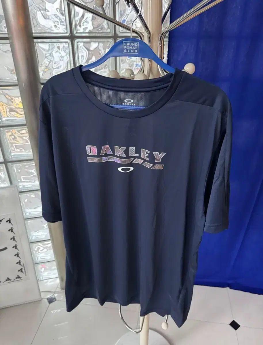 H*t様 OAKLEY Tシャツ WORLDWIDE ロゴ ネイビー Lサイズ オークリー 半袖 Tシャツ ネイビー 【公式通販】