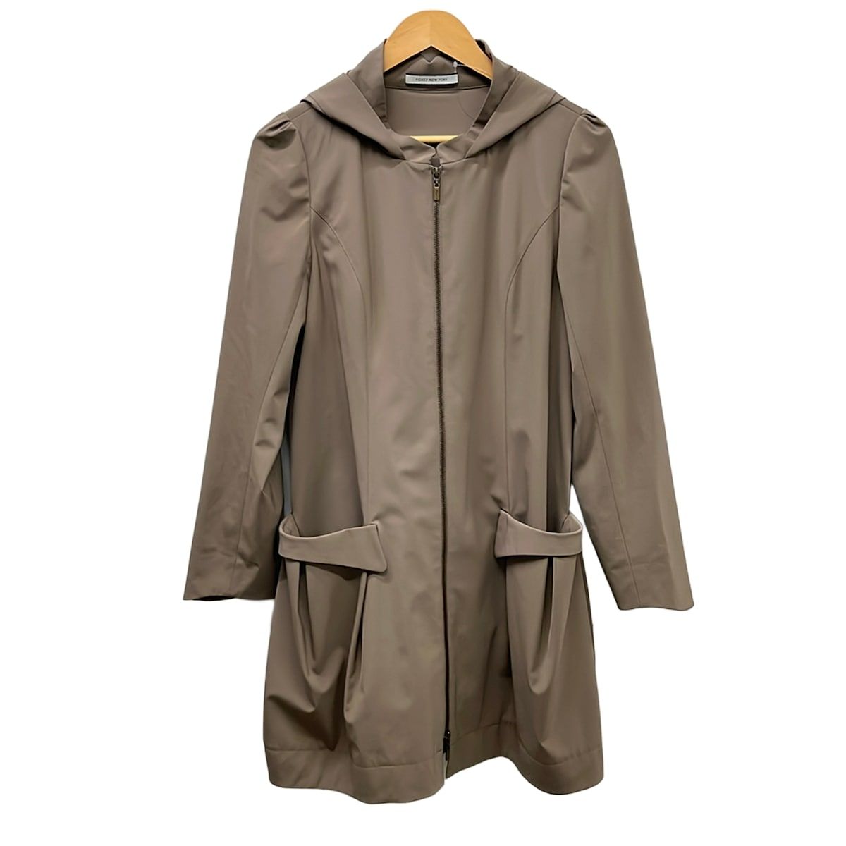 FOXEY NEW YORK(フォクシーニューヨーク) コート サイズ40 M レディース美品 - 33503 グレーベージュ 長袖/ジップアップ/秋/春