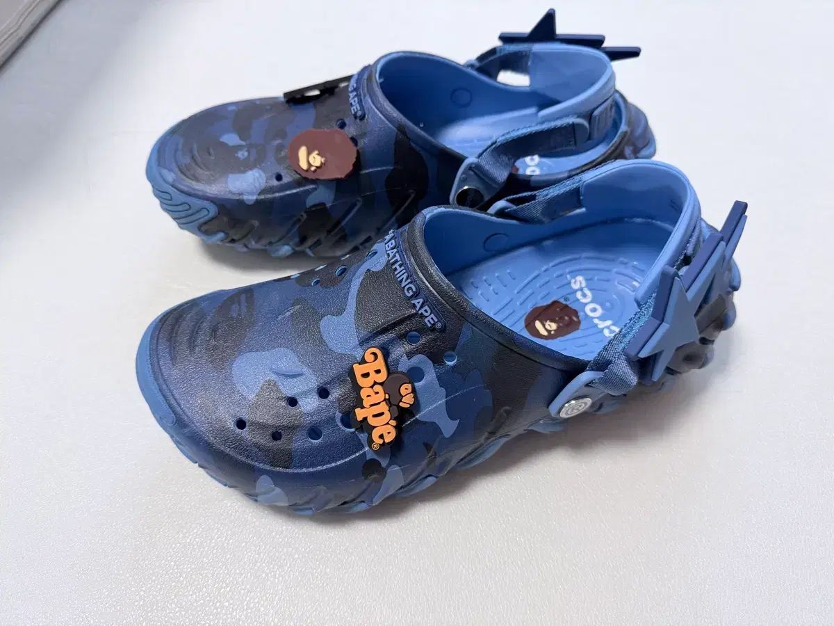 A BATHING APE アベイシングエイプ Crocs クロックス カモフラ サンダル ブルー 270 us9 21,291円