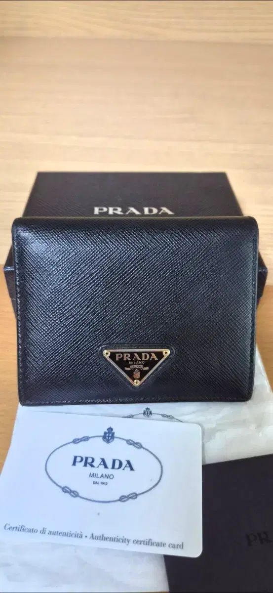 PRADA プラダ 三角ロゴ 二つ折り財布/財布 正規品 S級 (保証書 O)