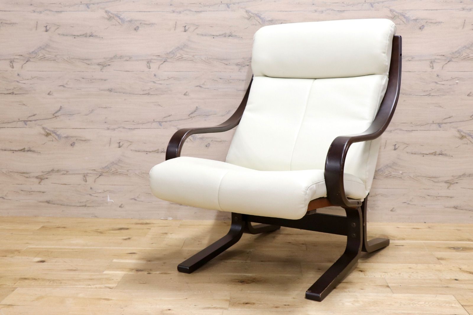 GMJK328A○冨士ファニチア / FUJI FURNITURE Agio アージオ 1人掛けソファ シングルソファ ラウンジチェア 木製 ホワイト PUレザー 国産家具