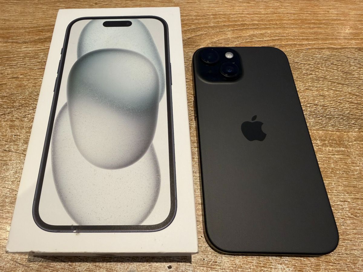 【中古美品】iPhone15　128GB　ブラック　SIMフリー　MTMH3J/A　A484 50,880円