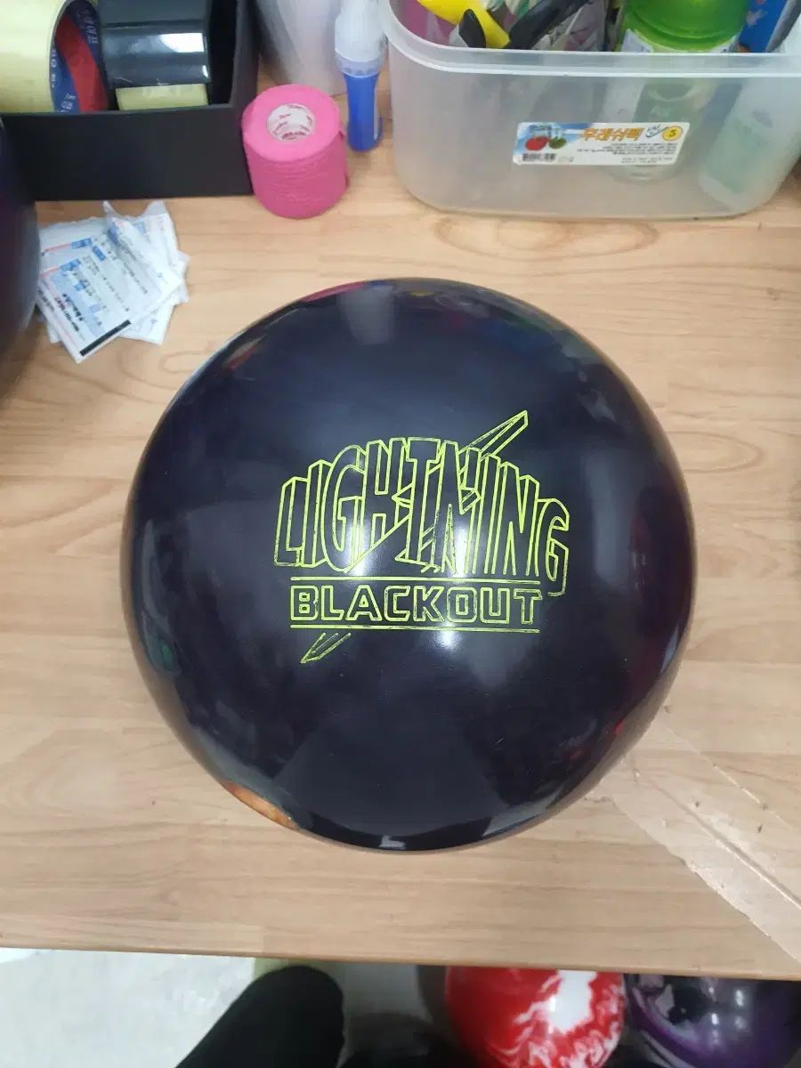 中古ボーリングボール 14p ライトニング ブラックアウト