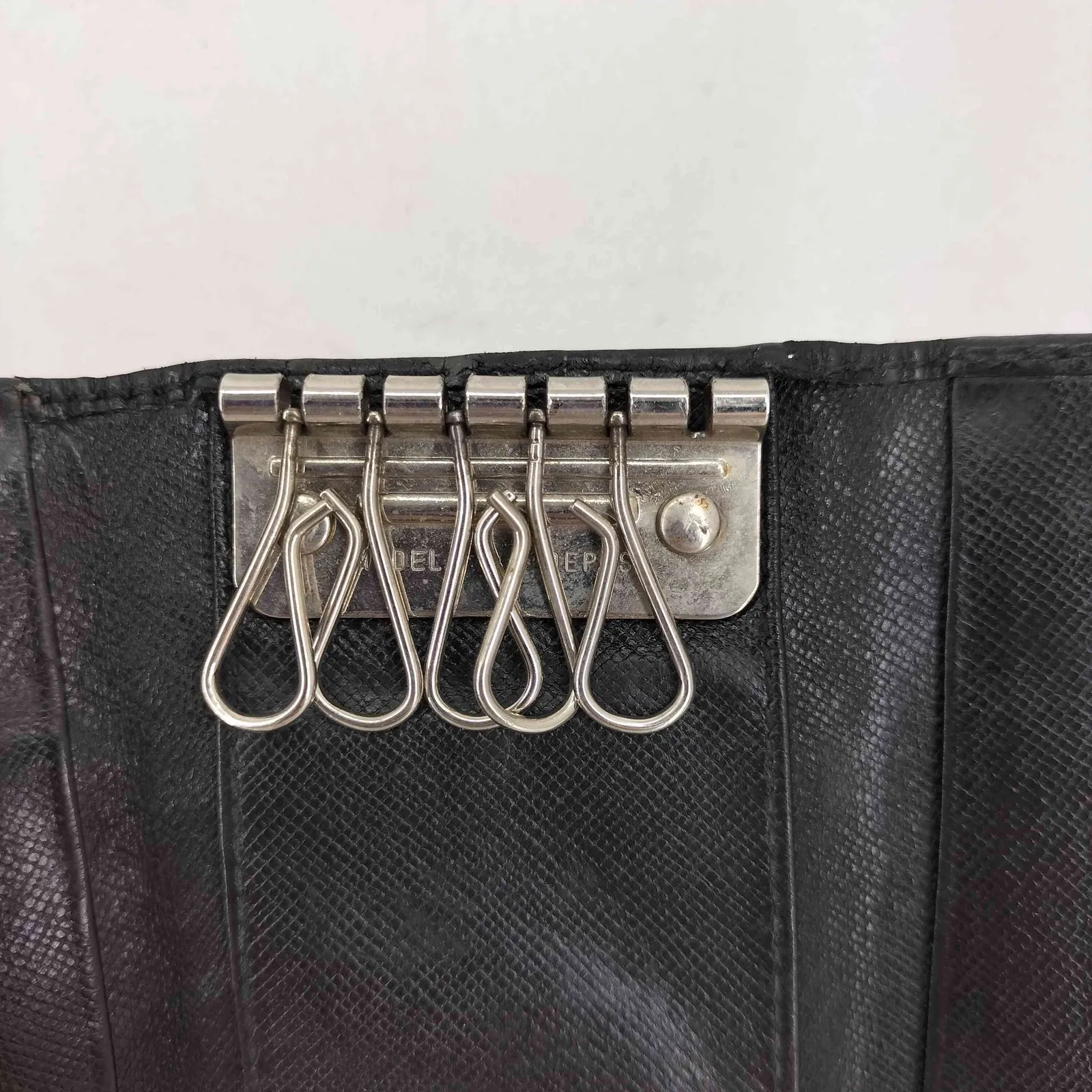 プラダ PRADA 6連キーケース メンズ 表記無 (傷や汚れあり) 中古・真贋