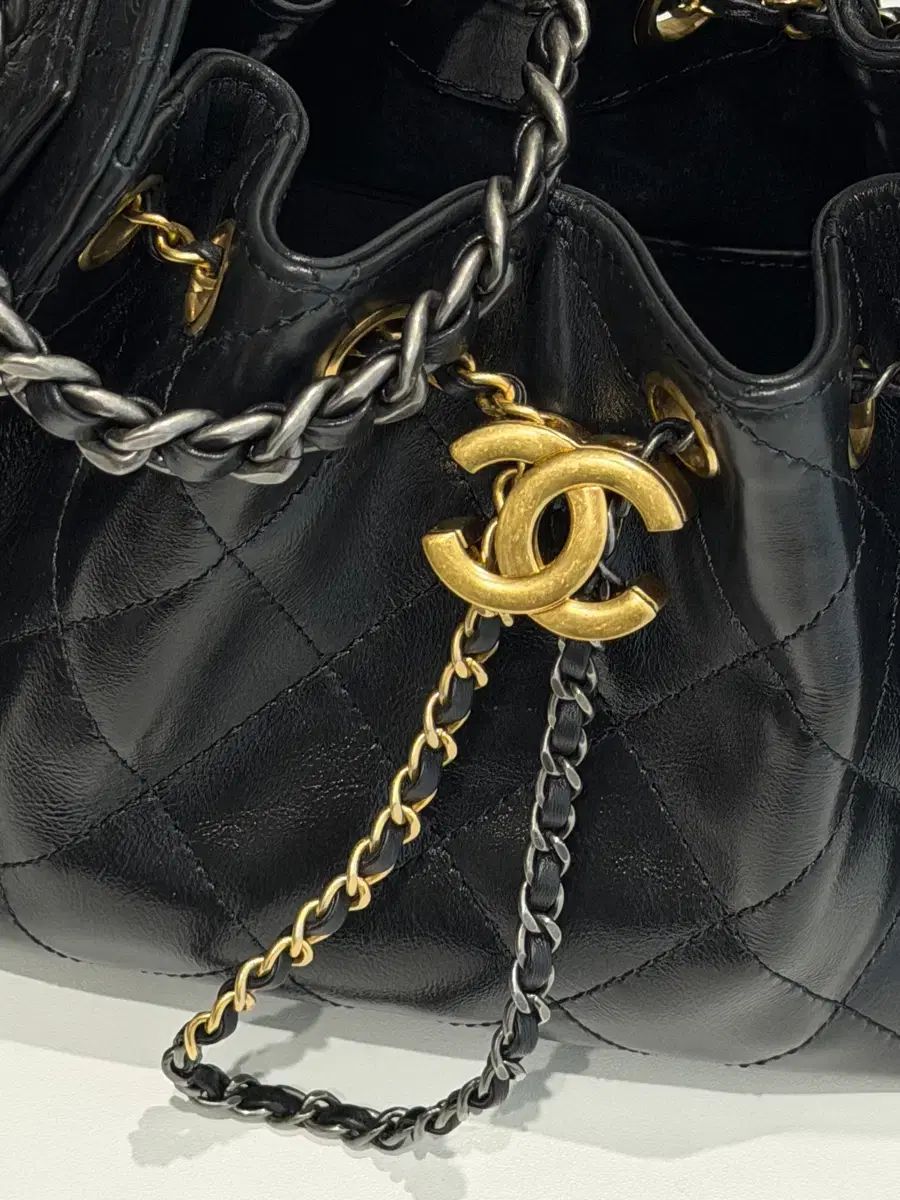 新世界江南店 CHANEL 25ミニ 出品 カーフスキン ゴールド・シルバー 使用5回未満