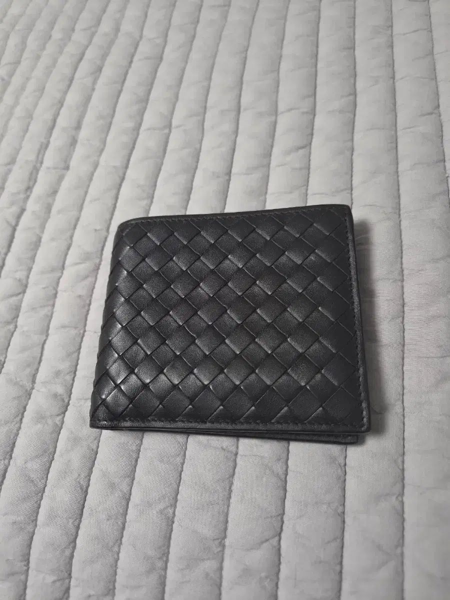 BOTTEGA VENETA ボッテガ・ヴェネタ 二つ折り財布
