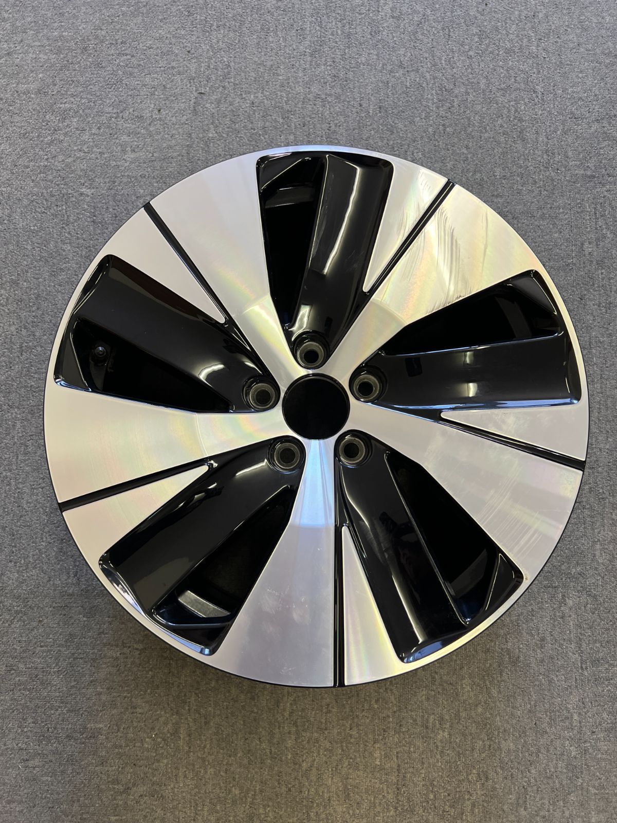 【VOLVO】 ボルボ　XC40　純正　アルミホイール　31680403　1本　中古　現状販売　スリキズあり VolvoXC40 Volvo Wheel 18inch 14,000円