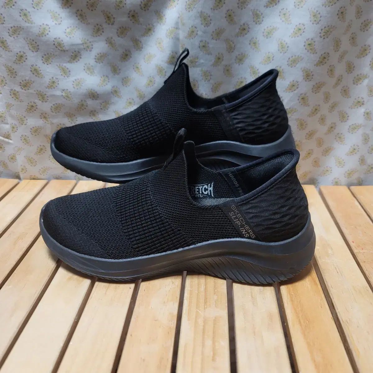 SKECHERS ウルトラスリップインズ スニーカー 230 6,634円