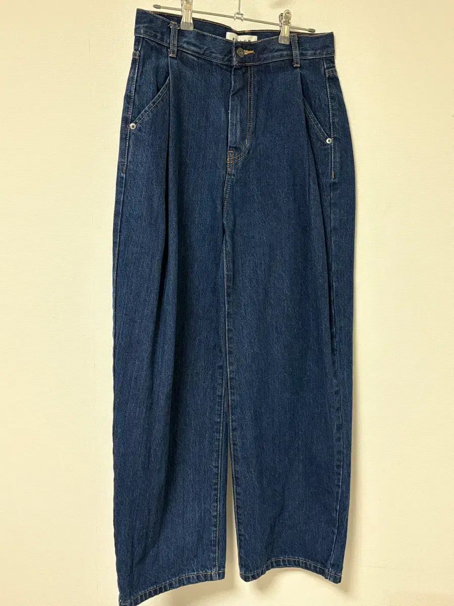 ビースロー CONE MILL DEEP ONE TUCK JEAN MEDIUM WASHED
