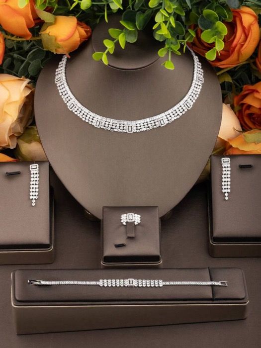 ジュエリー レディース セット 1セット ホロー長方形アクセント エレガントジュエリーセット、結婚式や晩餐会に適した上品な選択、ピアス1ペア、ネックレス1本、ブレスレット1本、リング1個が含まれます。ギフトボックスは含まれません。