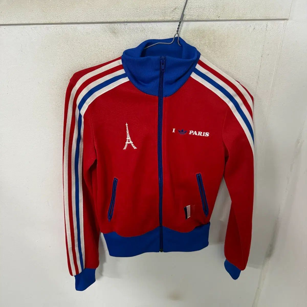 アディダス パリ エッフェル塔 ジップアップ ジャケット 6,600円