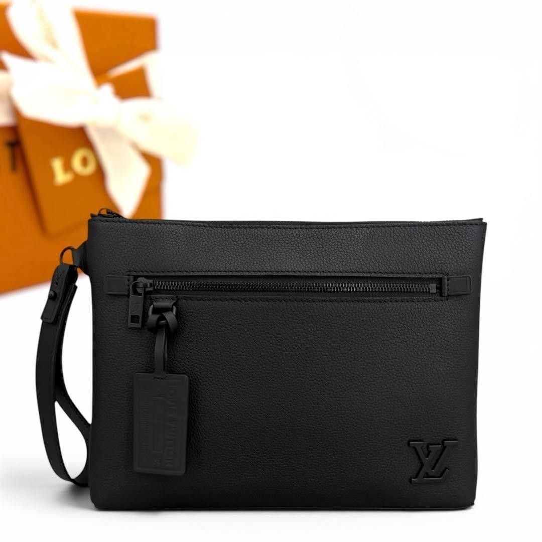 ルイヴィトン　アエログラム　テイクオフポーチ　セカンドバッグ　黒 LOUIS VUITTON クラッチバッグ