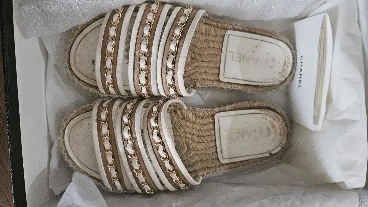 CHANEL シャネル エスファドゥ サンダル 白