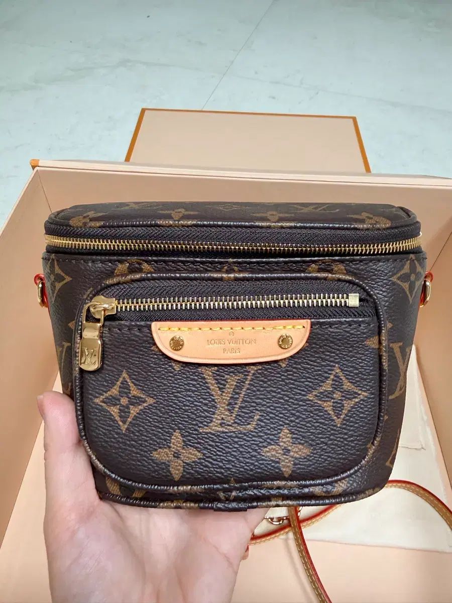 Louis Vuitton ミニバケットバッグ 156,591円