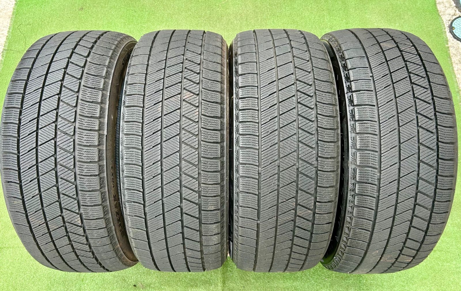 BRIDGESTONE（ブリヂストン） ・銘柄：BLIZZAK VRX3 ・タイヤサイズ：215/50R17 91Q ・製造年週：2023年46週製 ・本数：4本セット