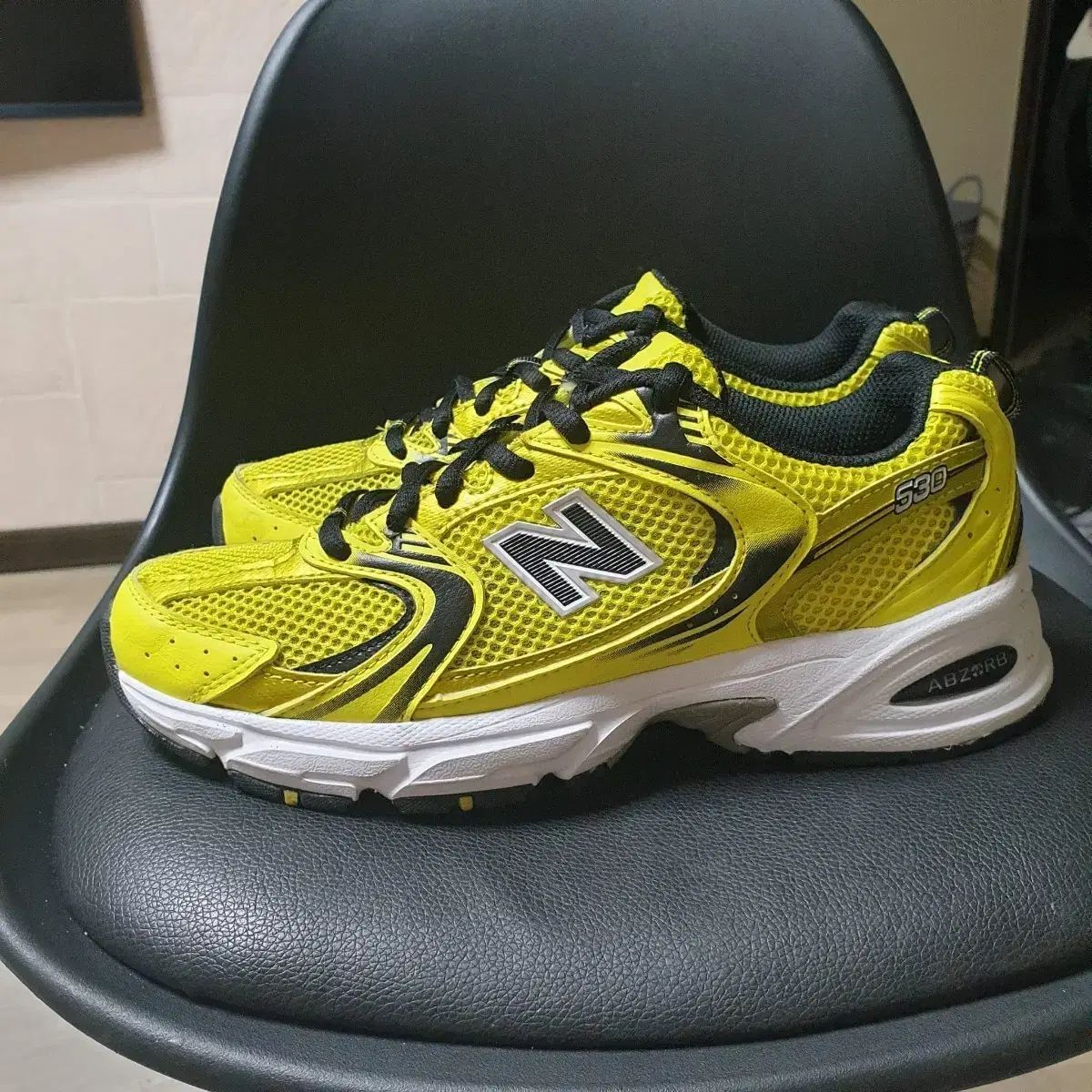 ニューバランス 530 イェロー (230) 8,132円