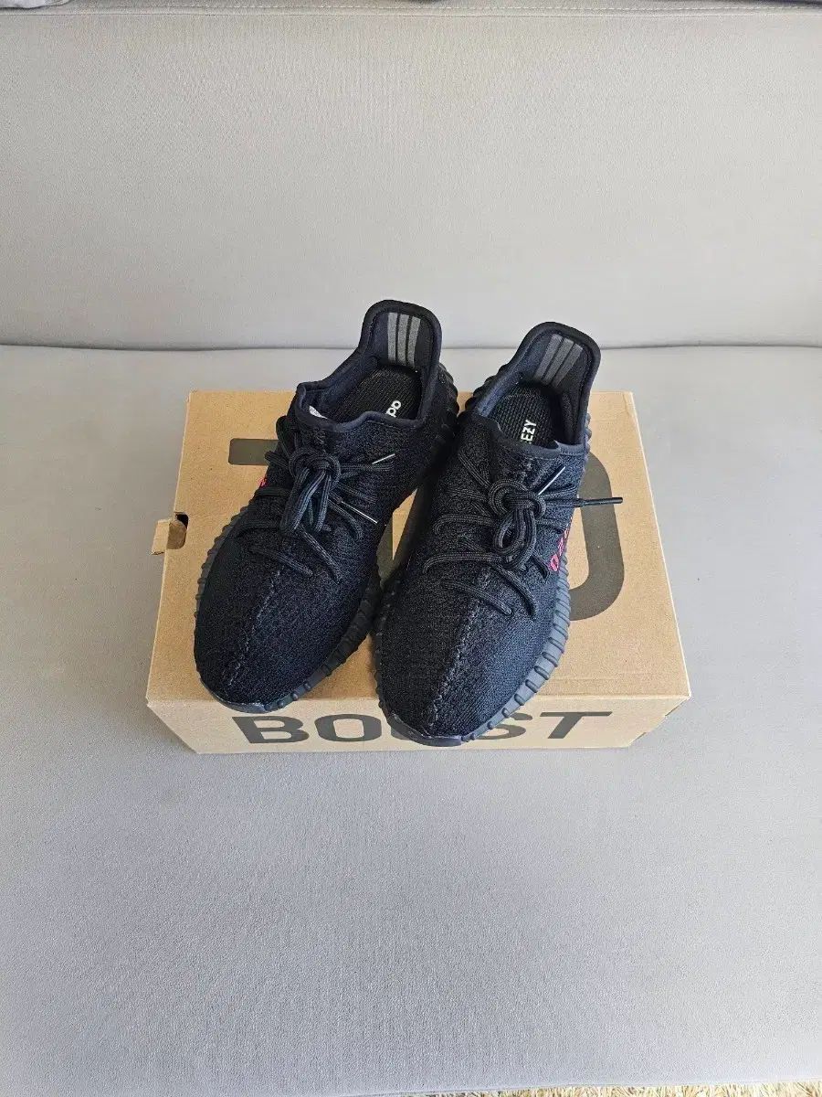 260 イージーブースト 350v2 ブレーザー ブラック レッド