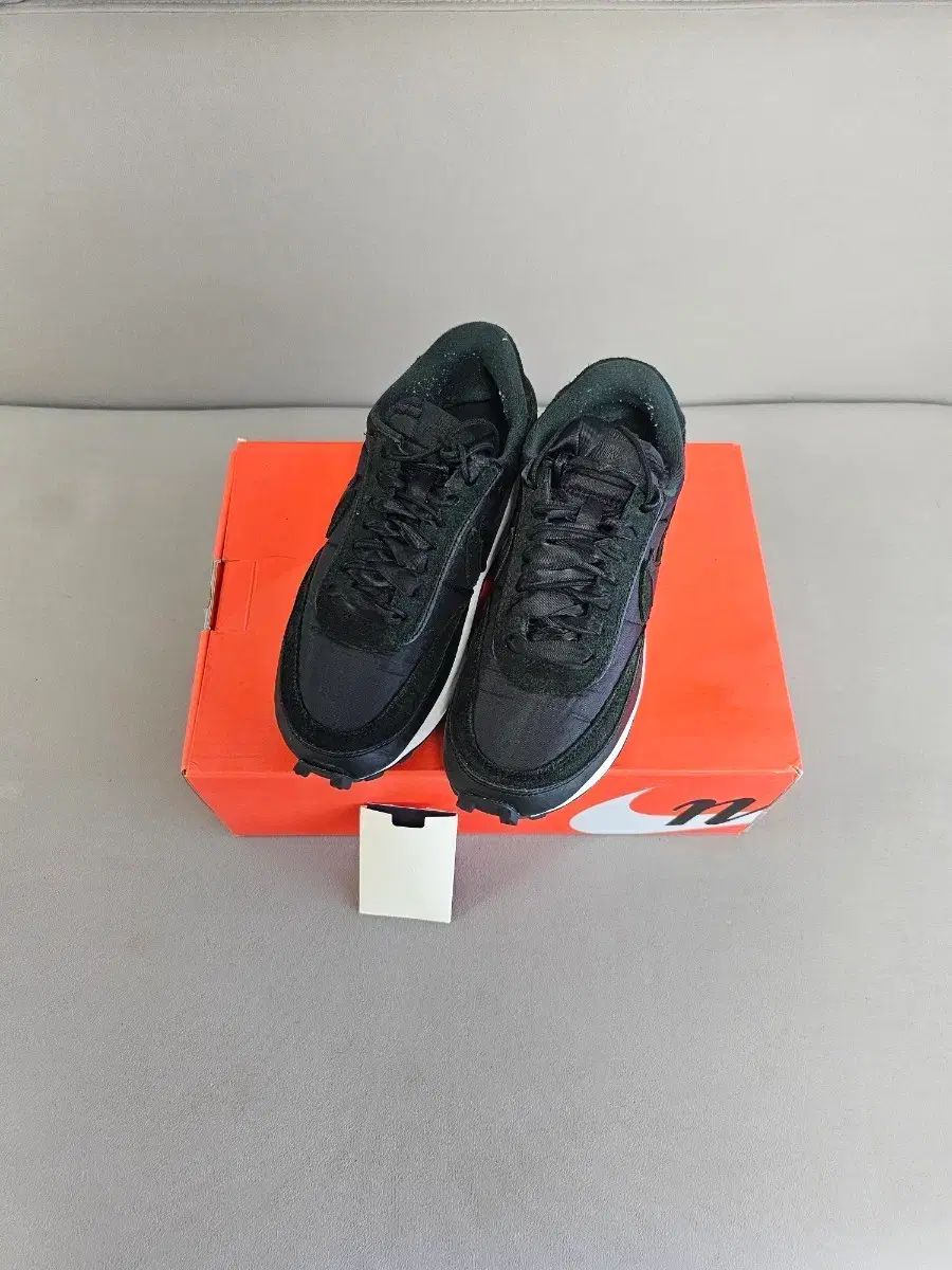250 NIKE SACAI LDワッフル ブラック ナイロン 白 黒白