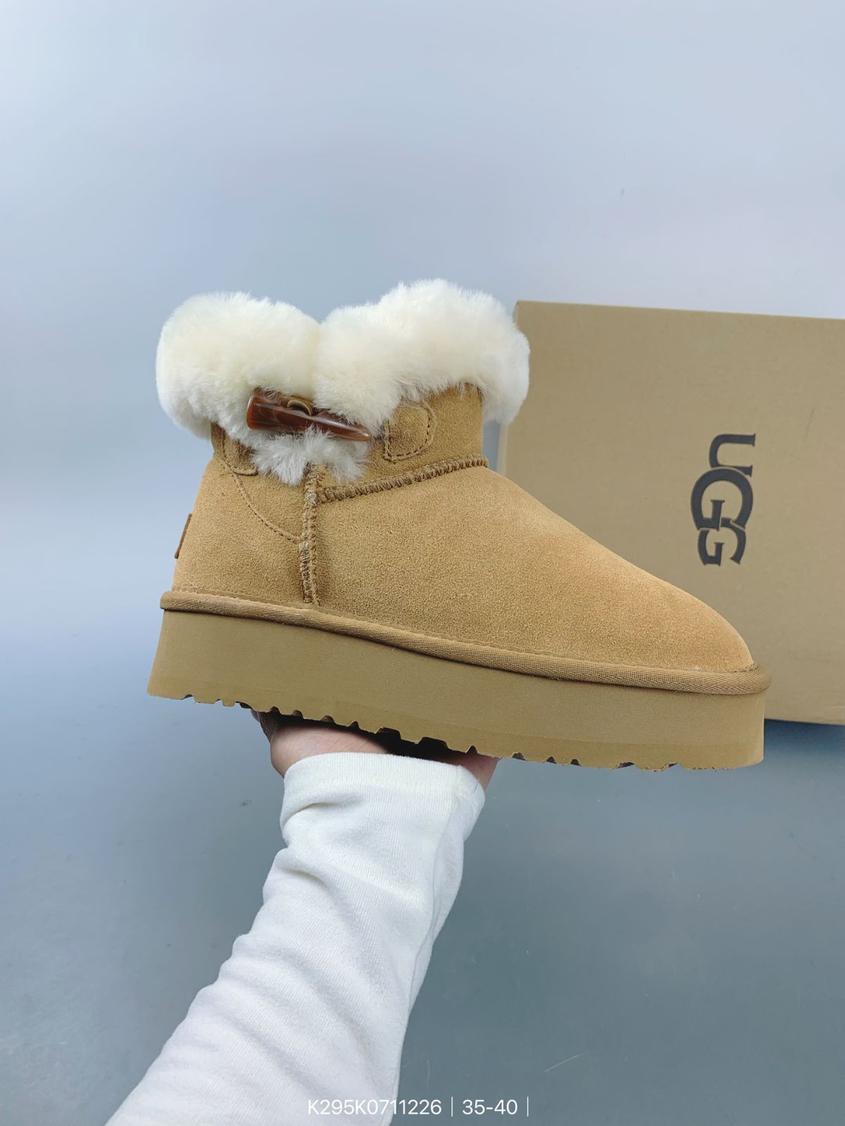 UGG シープスキン スノー ブーツ、暖かくて快適
