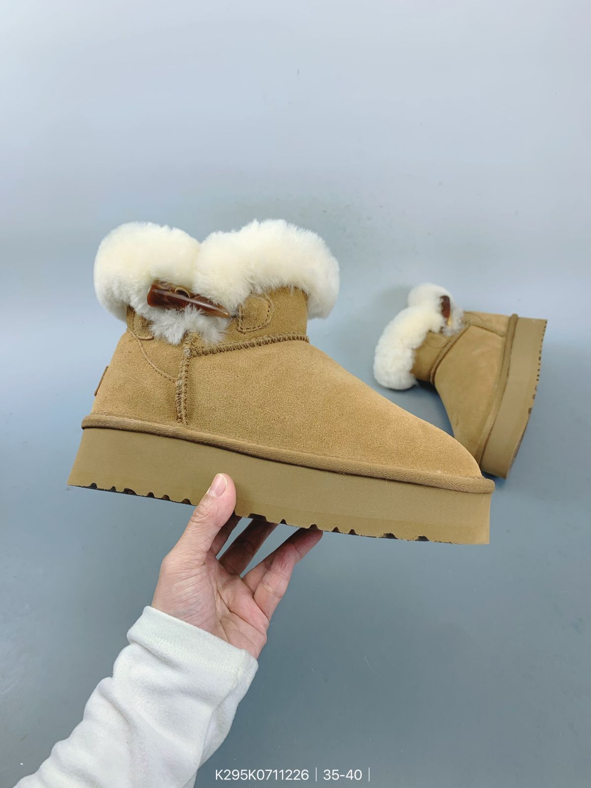 UGG シープスキン スノー ブーツ、暖かくて快適