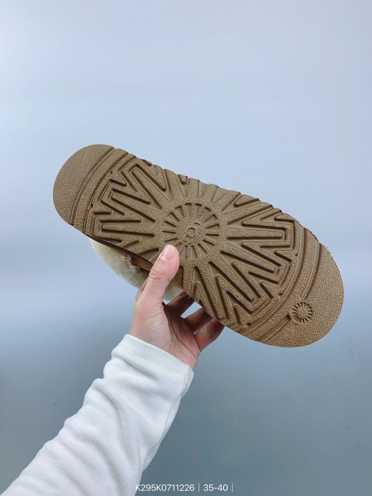 UGG シープスキン スノー ブーツ、暖かくて快適