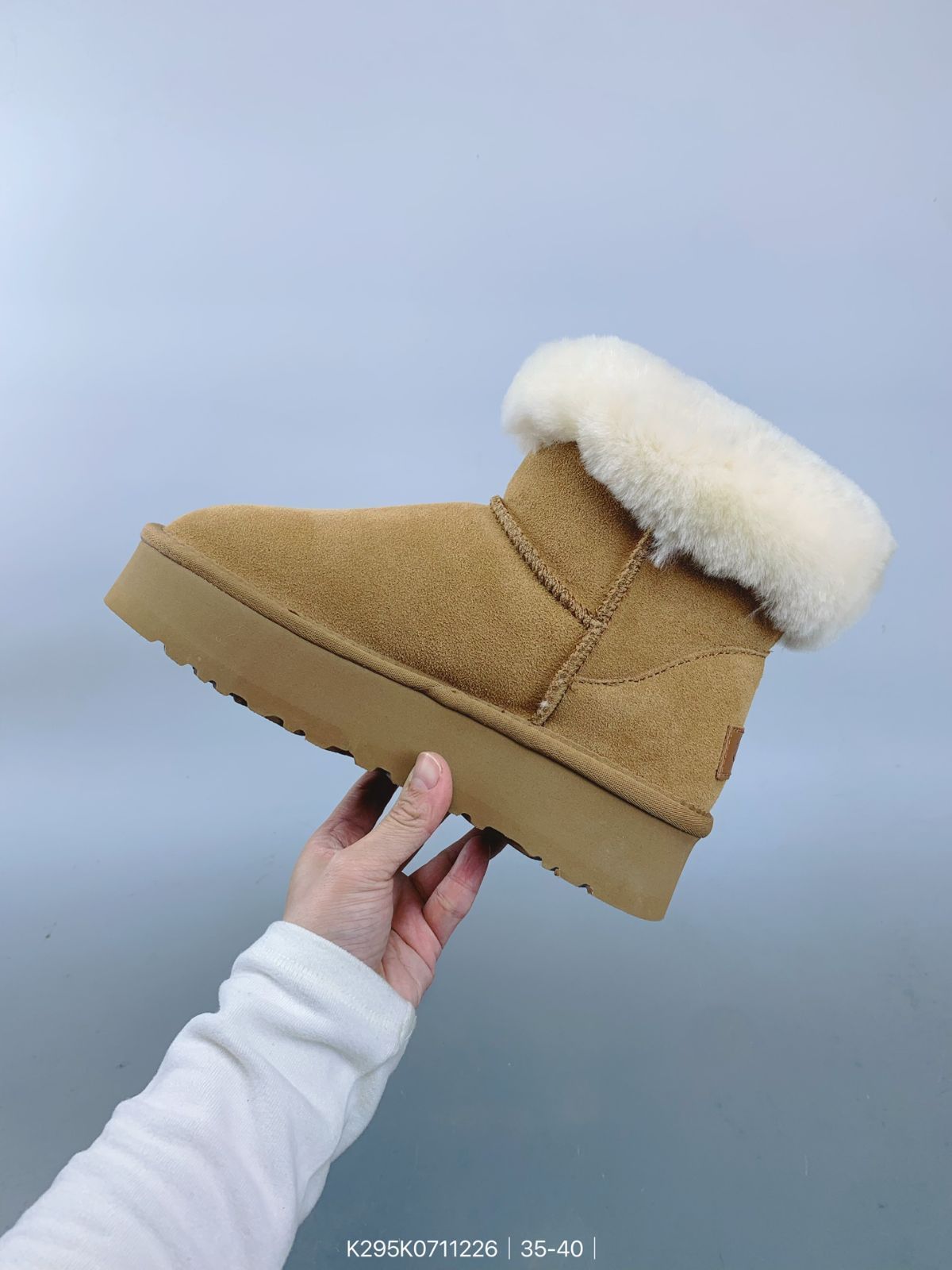 UGG シープスキン スノー ブーツ、暖かくて快適