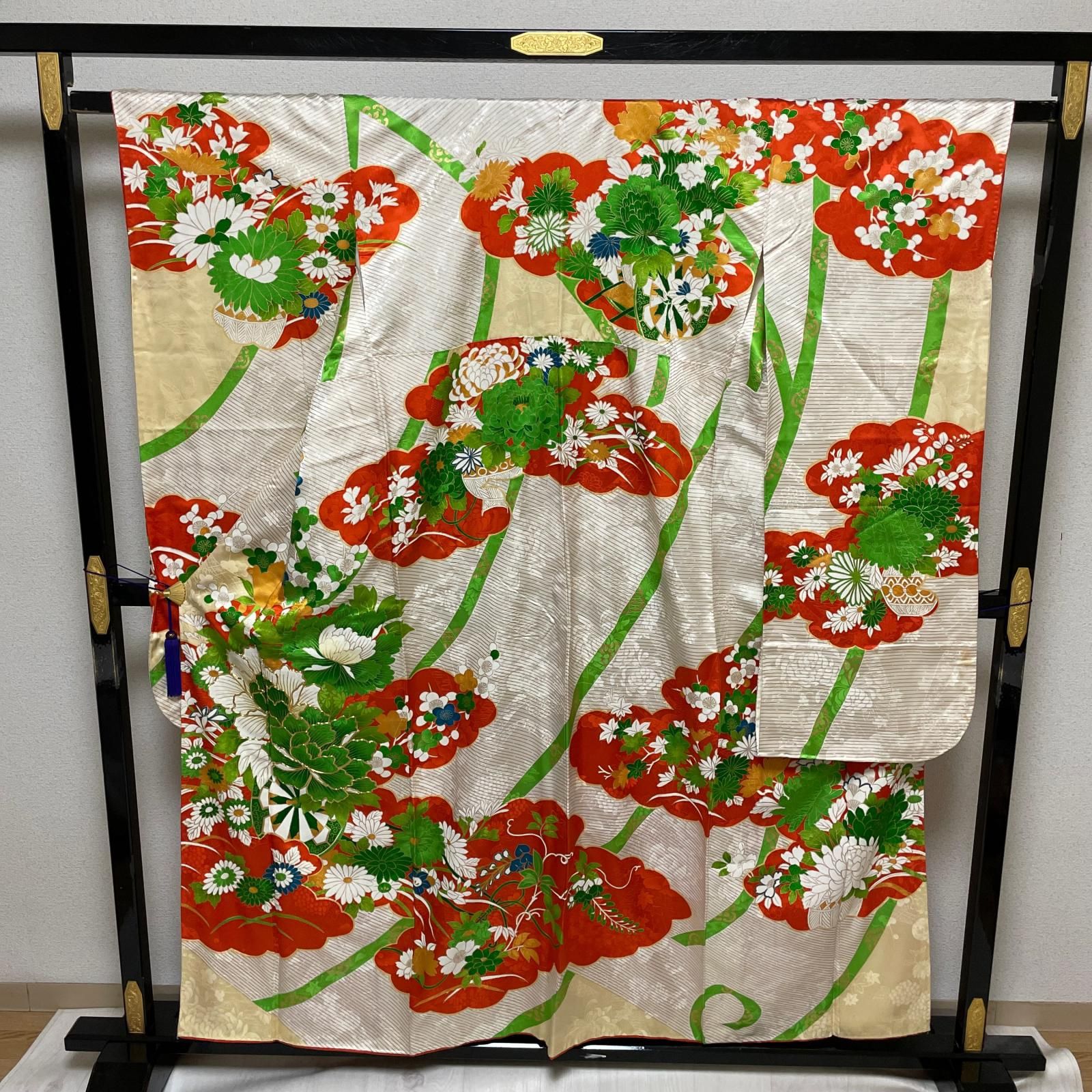 振袖 花車の華やかな染め 金駒刺繍 着物 正絹 X-6570