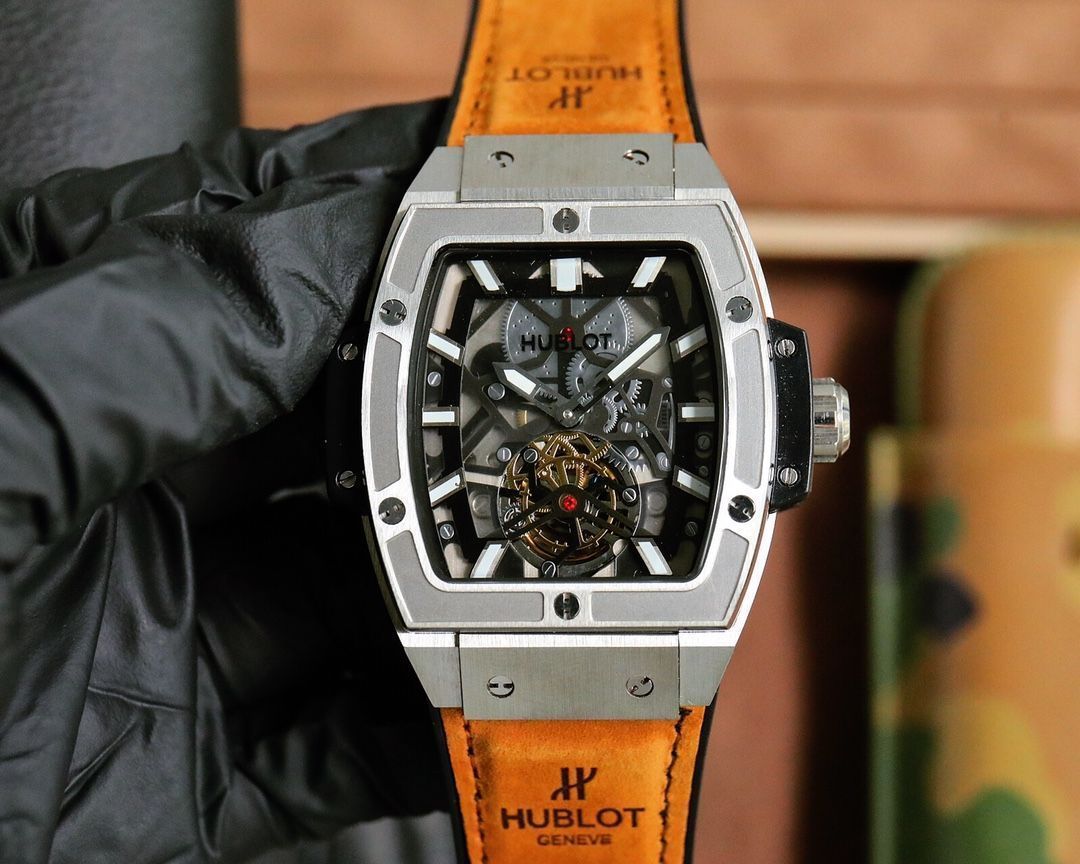 [Hublot] メンズフライングトゥールビヨン ウォッチ - 専用ケース・カード・袋付き｜本日限定特価｜新品未使用