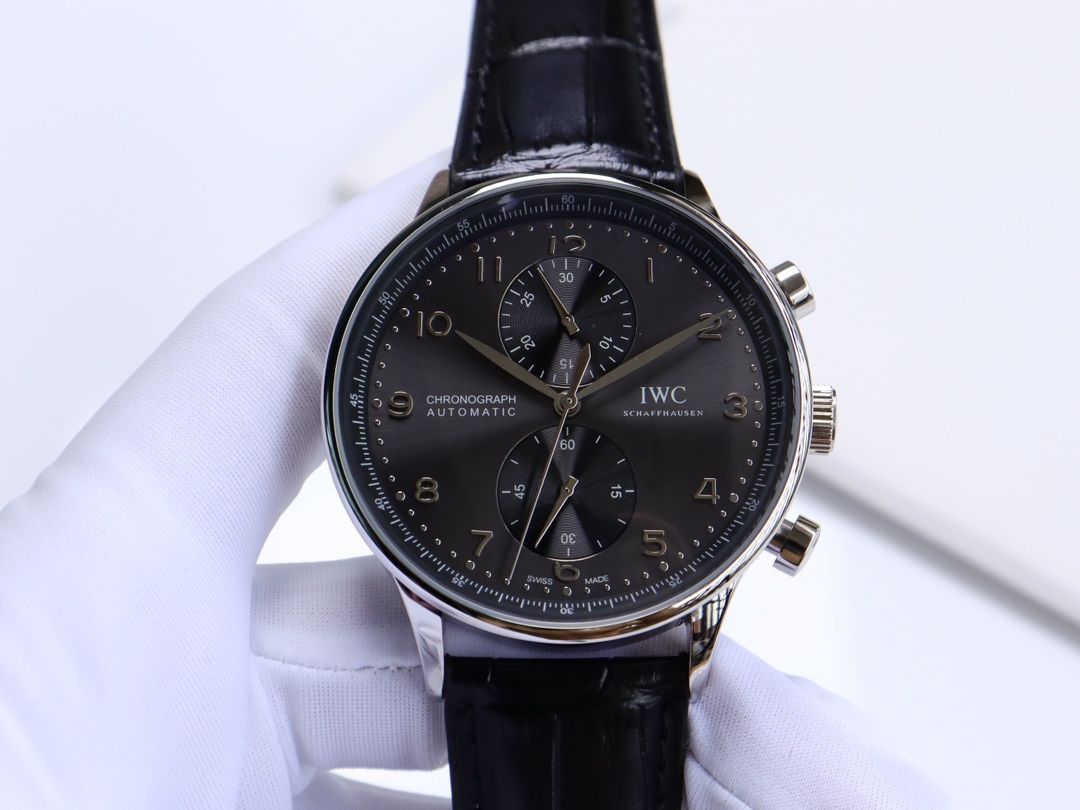 [IWC] ポートギーゼ メンズクロノグラフ - 専用ケース・カード・袋付き｜本日限定特価｜新品未使用