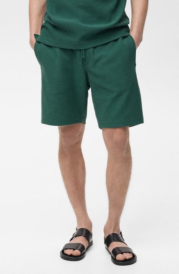 マンゴ メンズ ボトムス ハーフパンツ・ショーツ ショートパンツ コットン MANGO Textured Cotton Bermuda Shorts Green グリーン