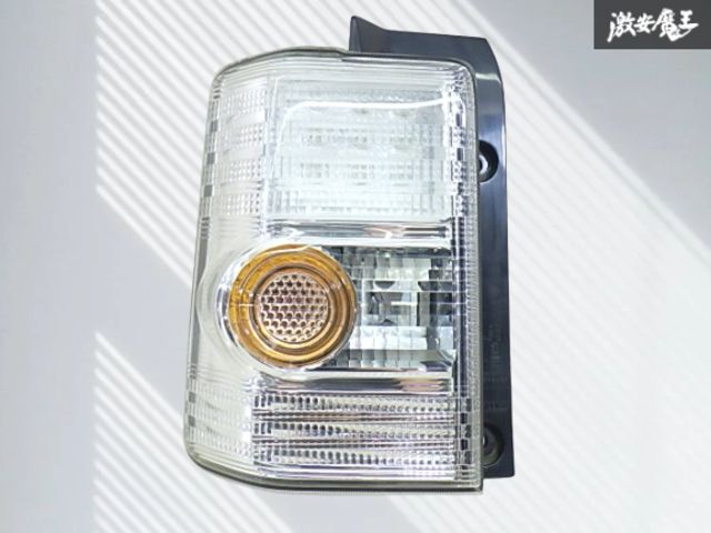 車 ☆LED点灯OK！☆ ダイハツ 純正 L575S ムーヴコンテ 後期 テール