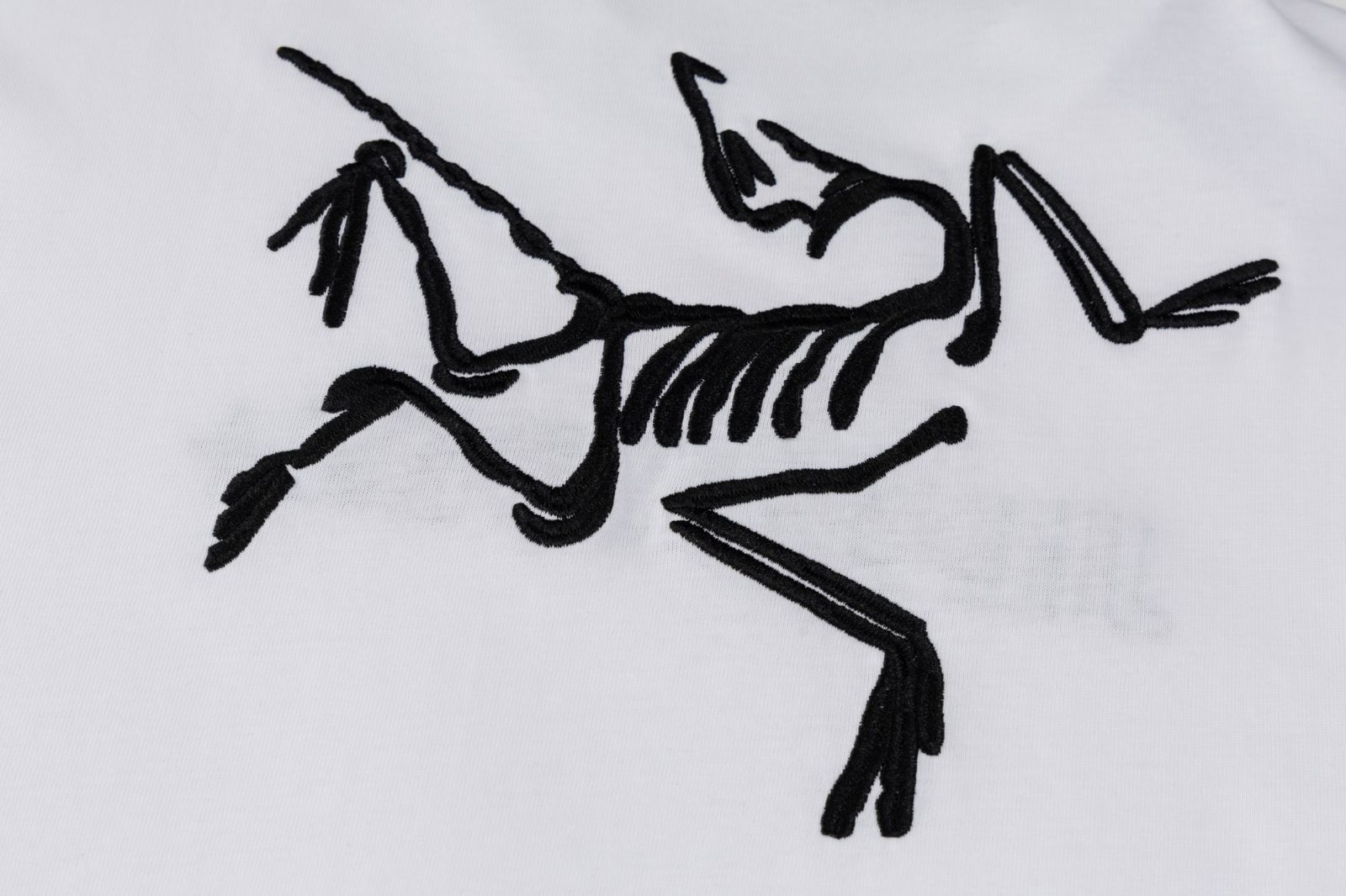 【今日特価】Arcteryx 25SS 刺繍ロゴ シャツ