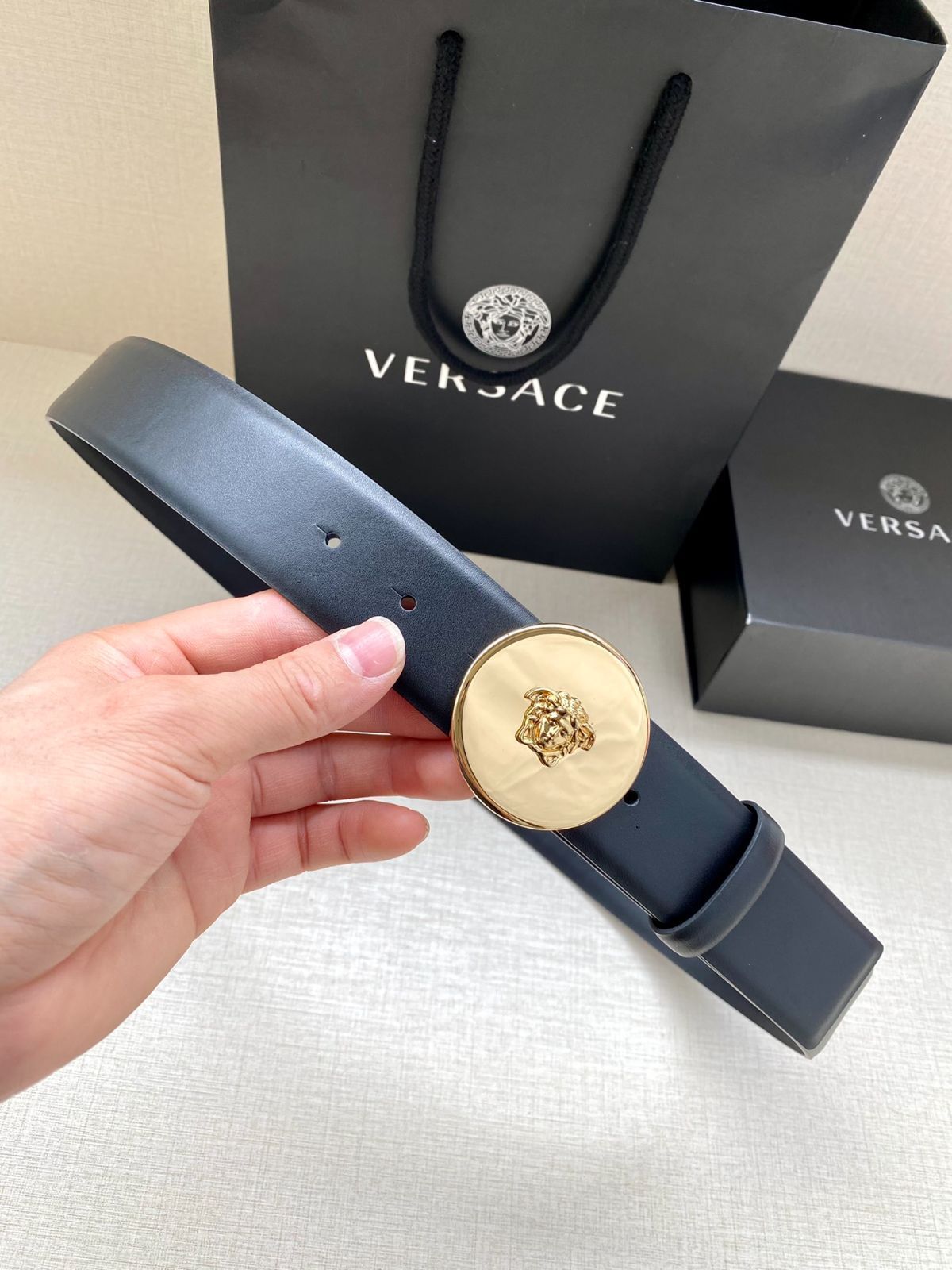 【今日特価】Versace メダサ レザーベルト-3 11,700円