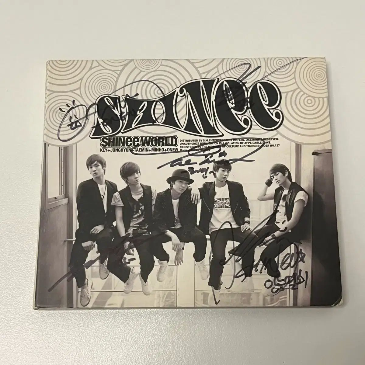 SHINee WORLD 1st Album サイン入り CD アルバム 14,654円