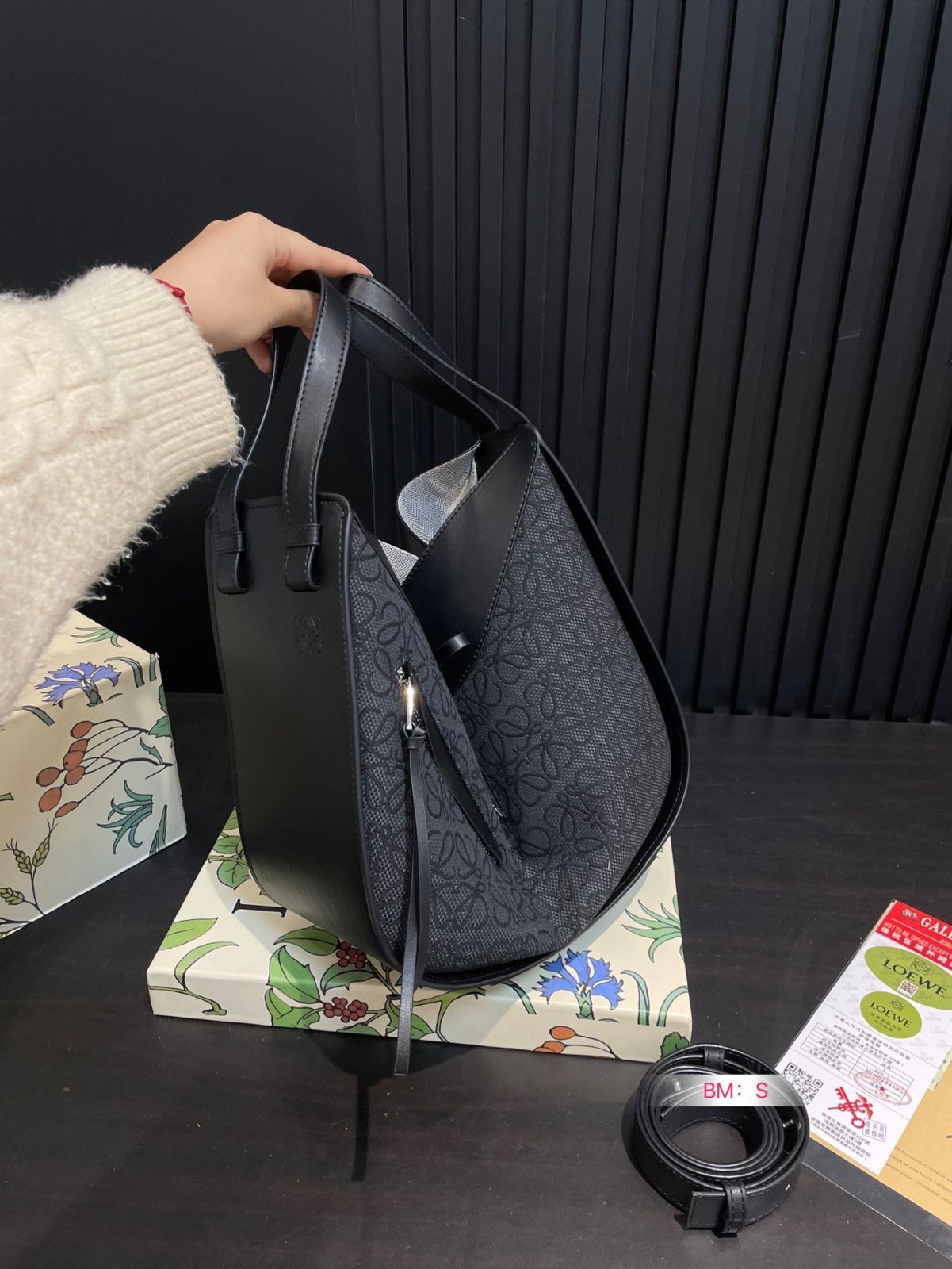 LOEWE ハンモック バケットバッグ ? 26×25cm [本日特価|新品未使用品]-WT0輸入