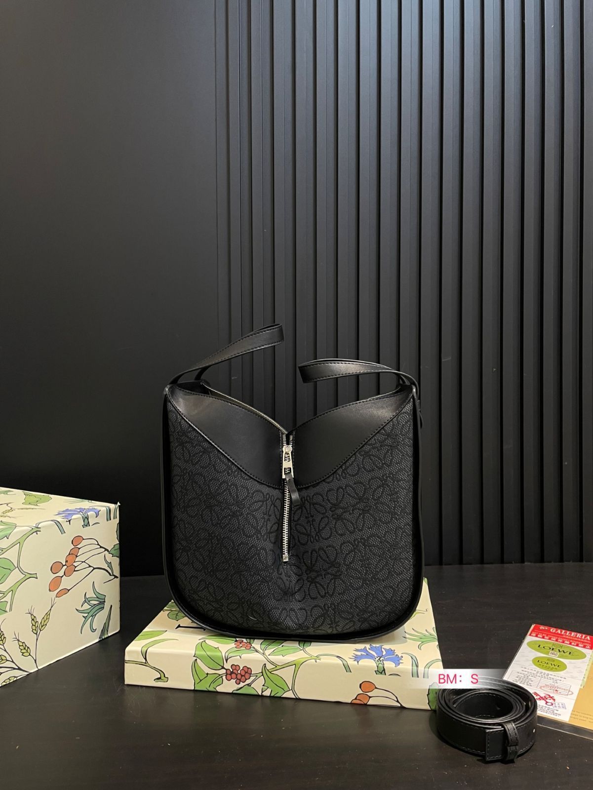 LOEWE ハンモック バケットバッグ ? 26×25cm [本日特価|新品未使用品]-WT0輸入