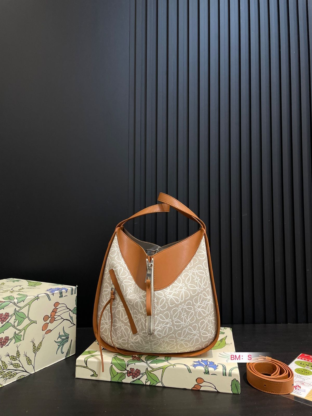 LOEWE ハンモック バケットバッグ ? 26×25cm [本日特価|新品未使用品]-WT0輸入