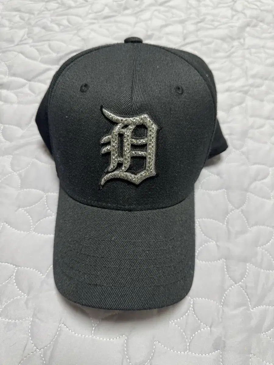 MLB デトロイト SWAROVSKI スワロフスキー S-M サイズ 出品