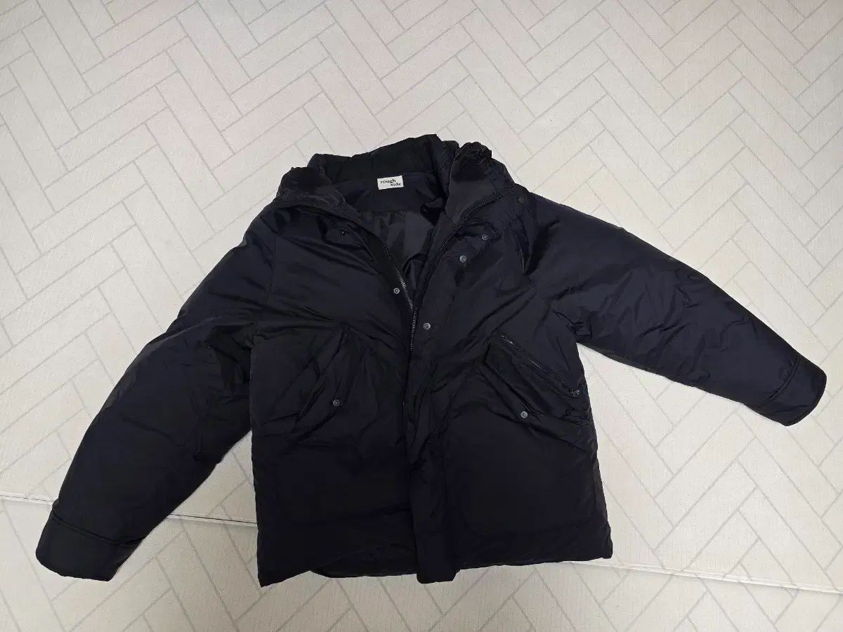 ラウ(LAWOO) ROUGH SIDE クラウド ダウン 2サイズ ブラック 出品