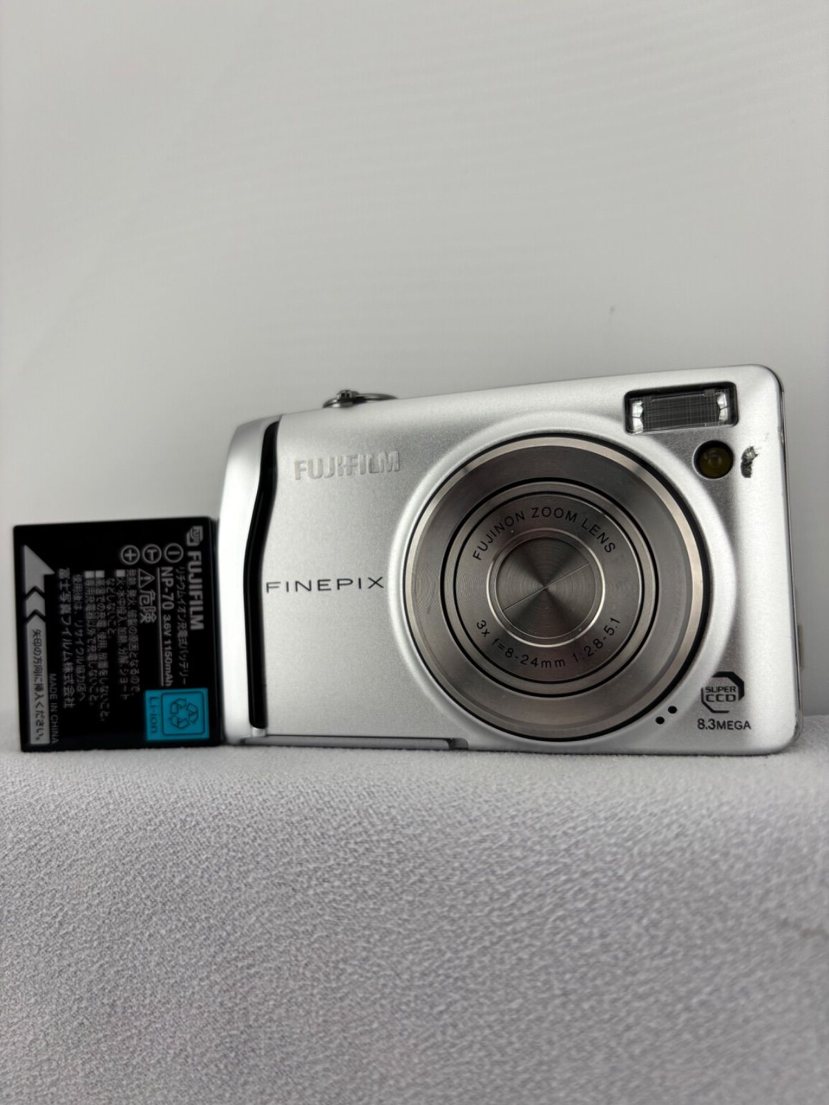 2136【美品、動作確認済み】 FUJIFILM FinePix F40fd シルバー 富士フィルム ファインピクス