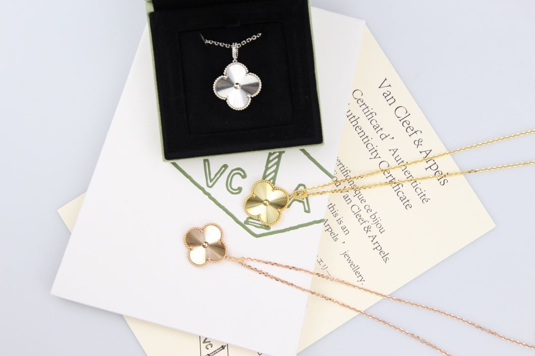 Van Cleef & Arpels 20 新しいスタイル - ローズゴールド CNC 四つ葉のクローバー ラージ セーター チェーン|本日限定特価|新品未使用-WTO輸入1 Van Cleef & Arpels 20 新しいスタイル - ローズゴールド CNC 四つ葉のクローバー ラージ セーター チェーン|本日限定特価|新品未使用-WTO輸入1