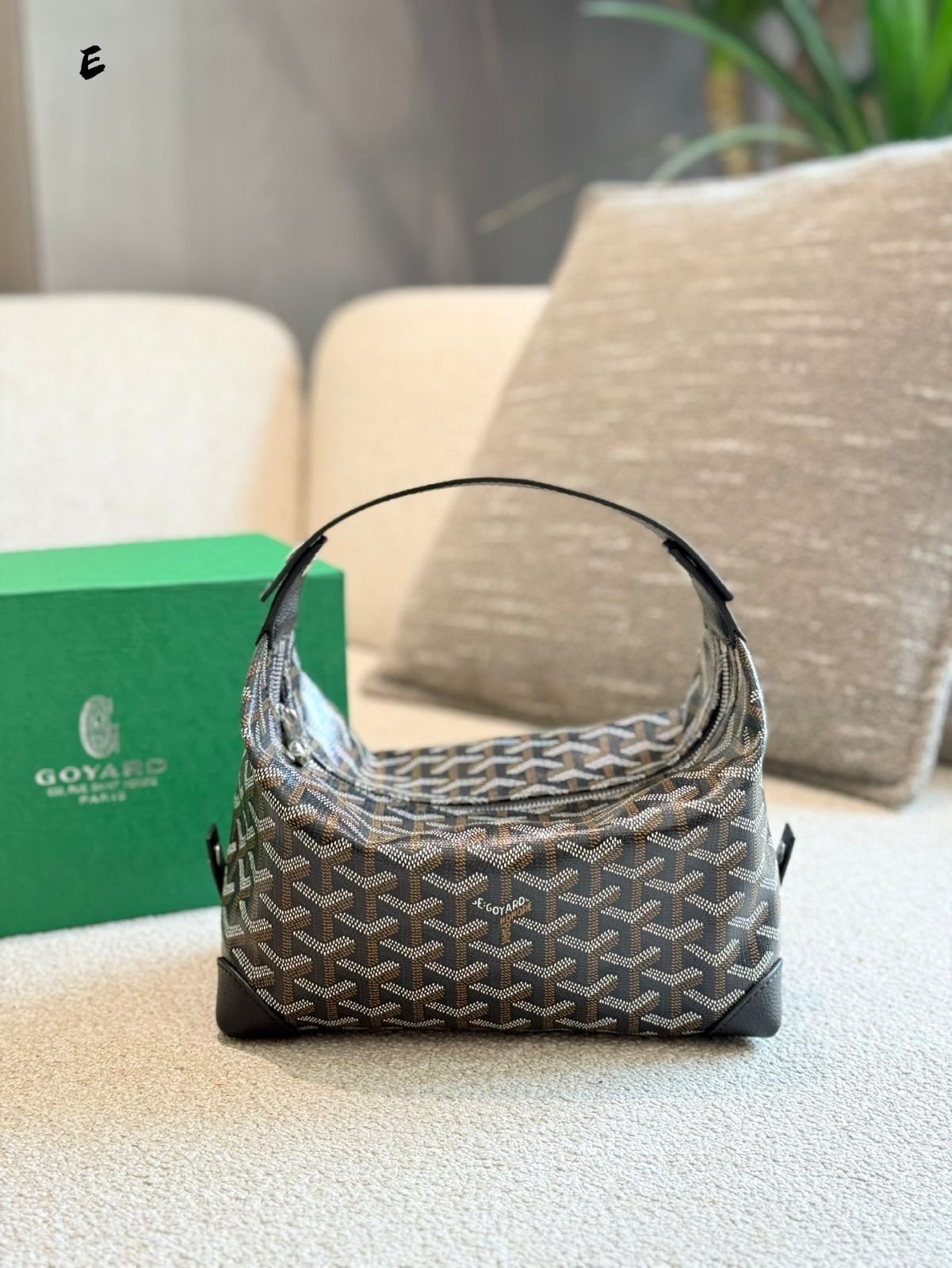 【今日特価】Goyard ジュヴェンス トイレトバッグ（26cm）?新背法解禁！オリジナルハンドル付き?送料無料！ 11,360円