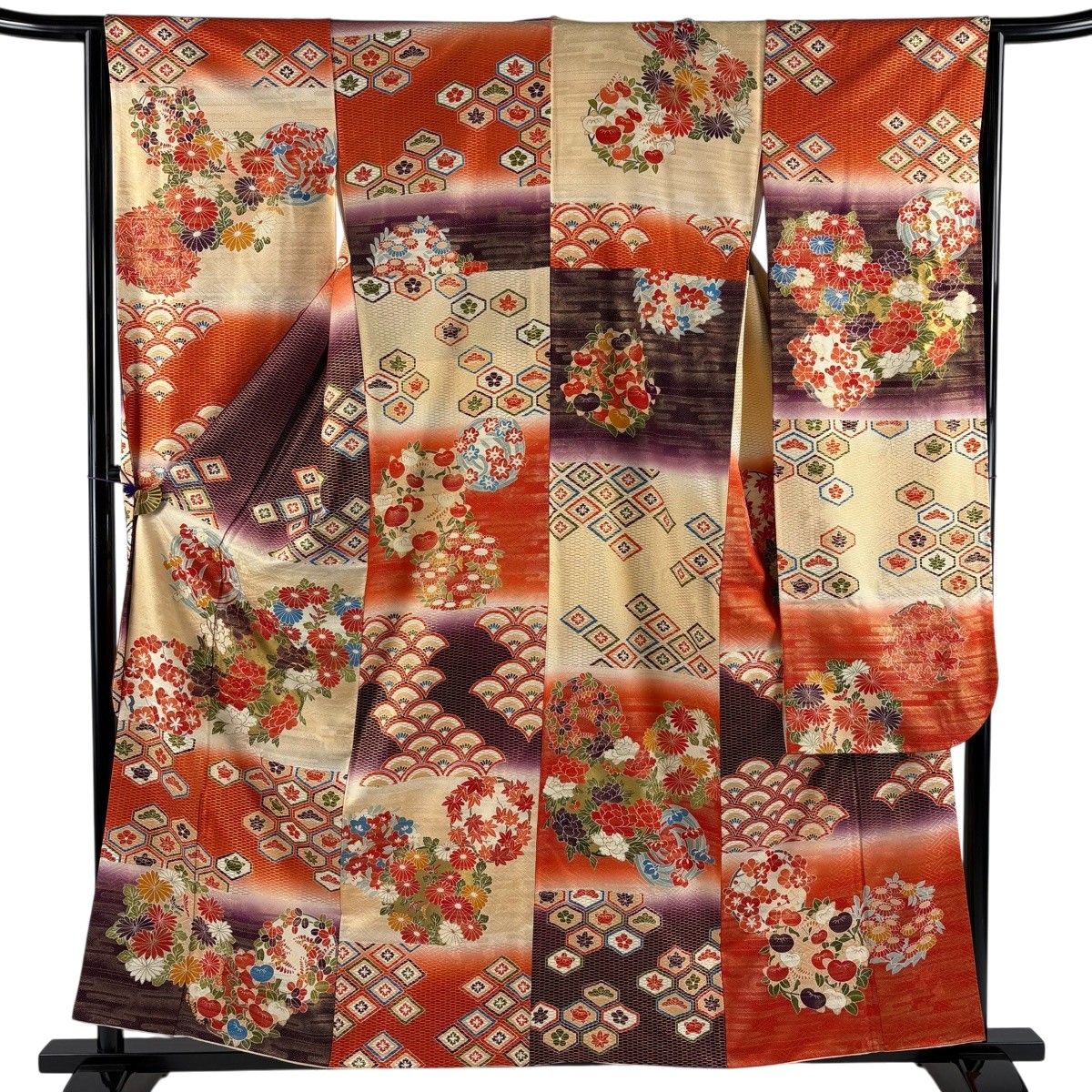 【美品】 振袖 身丈157.5cm 裄丈65.5cm M 袷 花丸文 松梅 金糸 金彩 ベージュ 正絹 秀品 【中古】