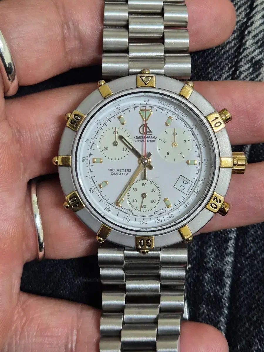 NEOヴィンテージ スイス カタマラン Chrono Sport クロノグラフ クォーツ 22,096円