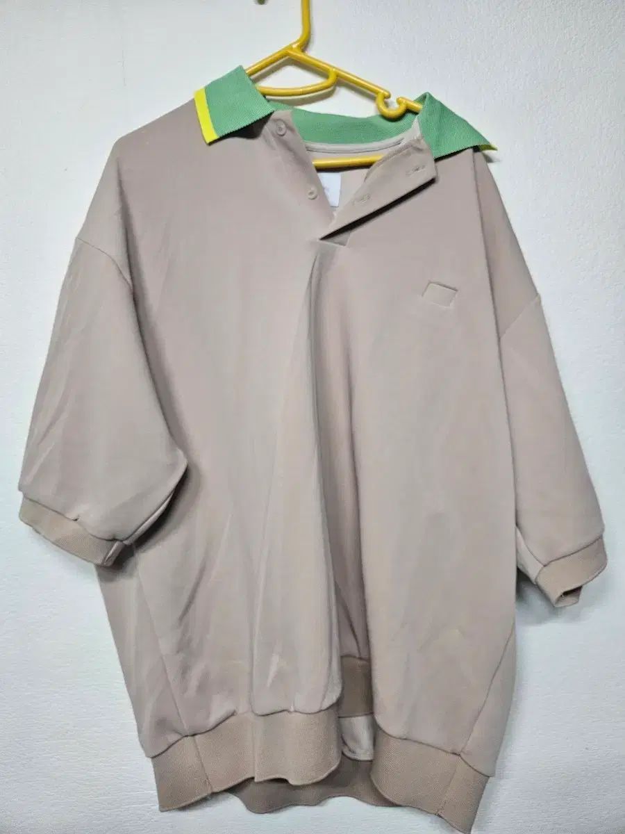 フミト・ガンリューのラージ ポロ シャツ ベージュ x ブルー グリーン 3サイズ (Large Polo Shirt Beige x Blue Green)