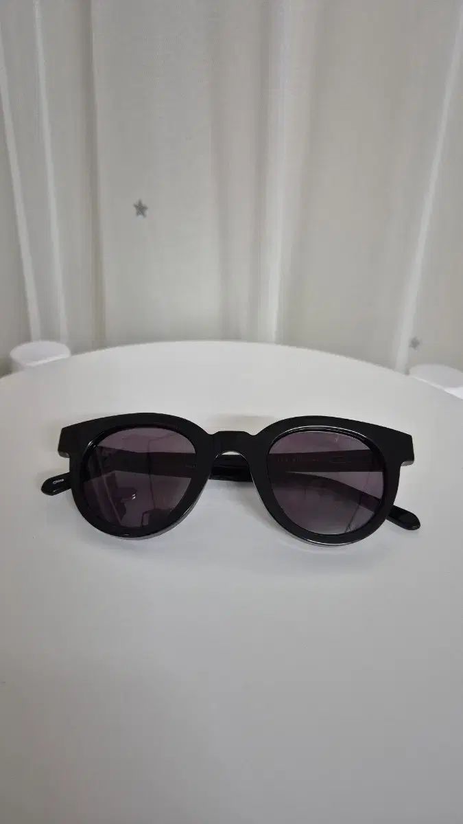 ニュージーランド ファッションブランド I LOVE UGLY ブラック サングラス(新品)
