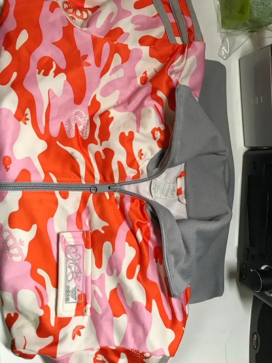 ミシェル・リー 王冠 ジャージ カモフラ ジャージ 出品