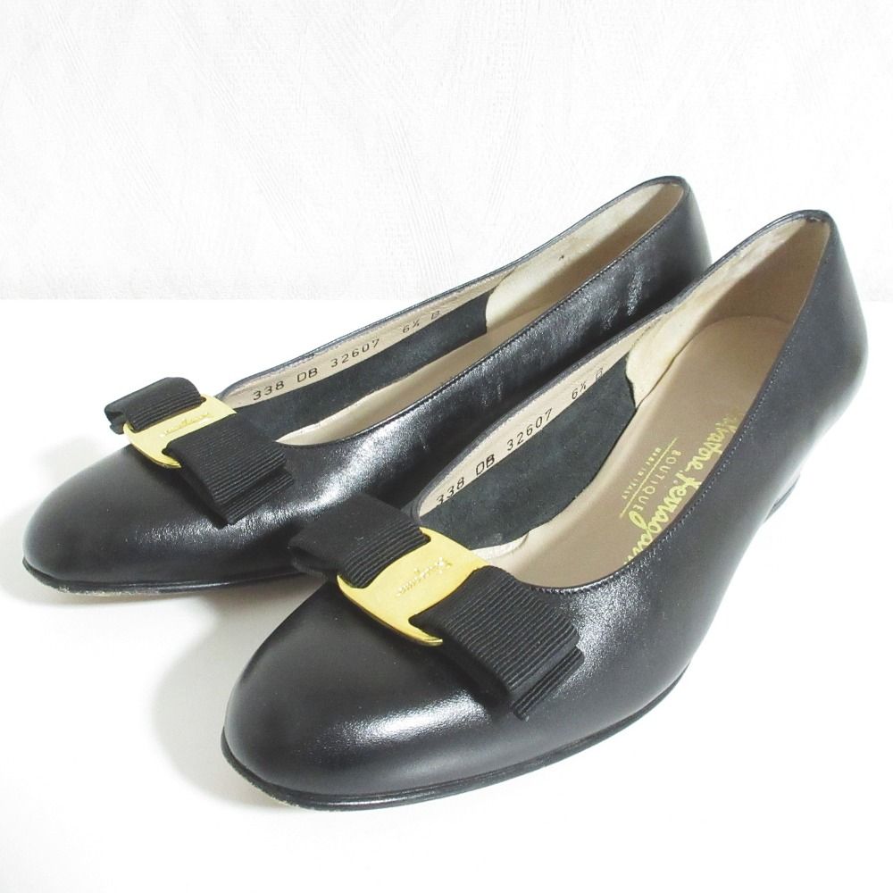 美品 Salvatore Ferragamo サルヴァトーレフェラガモ カーフレザー ヴァラリボンパンプス サイズ6 1/2B 24cm相当 ブラック レディース 古着 中古 USED