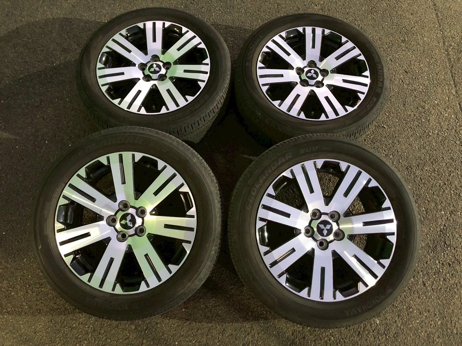デリカD5 中期 | 純正 18インチホイールとタイヤ4本 | 18×7J +38 114.3 5H・225/55R18　YHDELI-353 7,500円