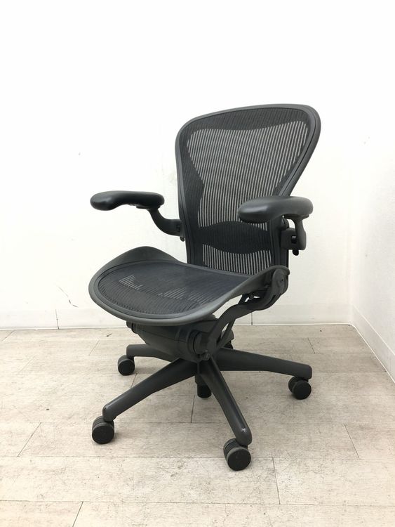 【中古品】ハーマンミラー 可動肘付アーロンチェア AE111AWB AJG1BBBK ブラック 42,250円